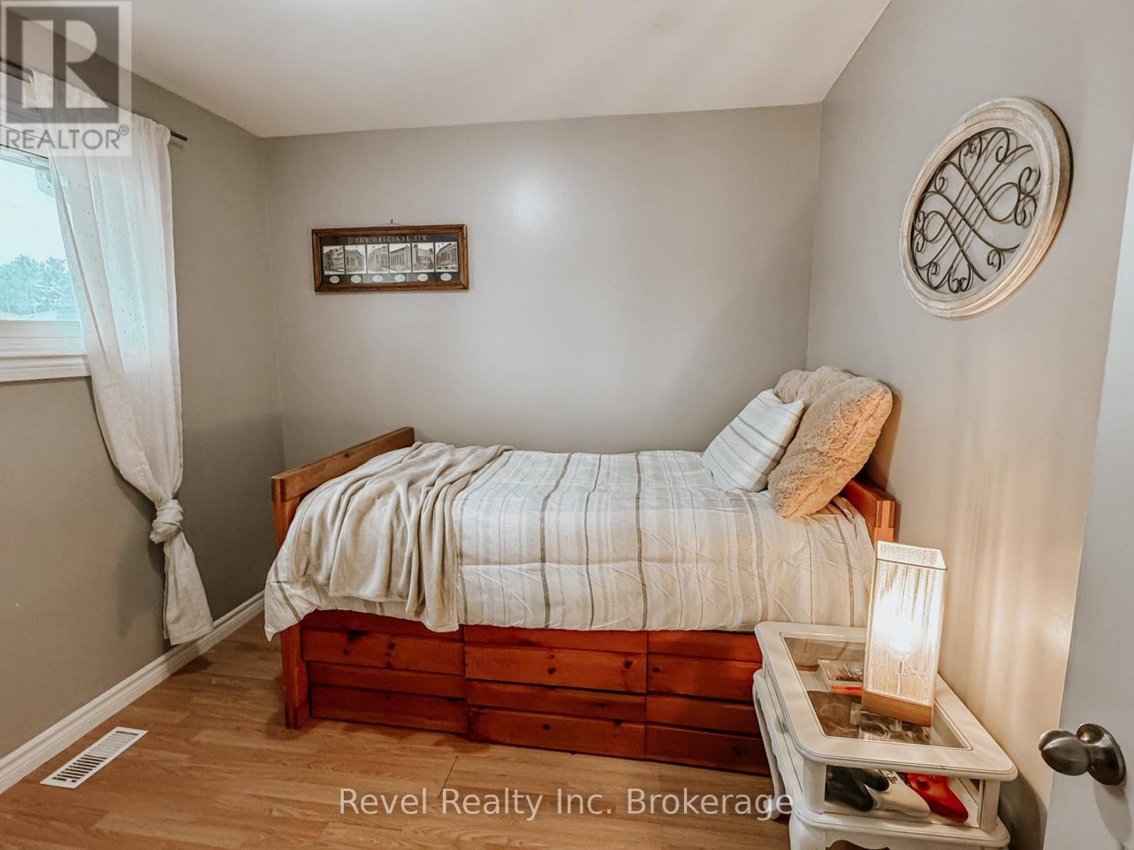 105 Strathcona Drive, North Bay (Ferris), Ontario  P1A 2N5 - Photo 22 - X12209065