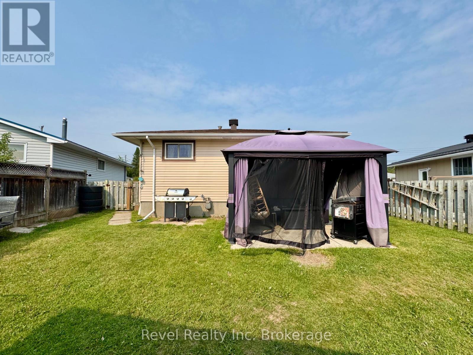 105 Strathcona Drive, North Bay (Ferris), Ontario  P1A 2N5 - Photo 38 - X12209065