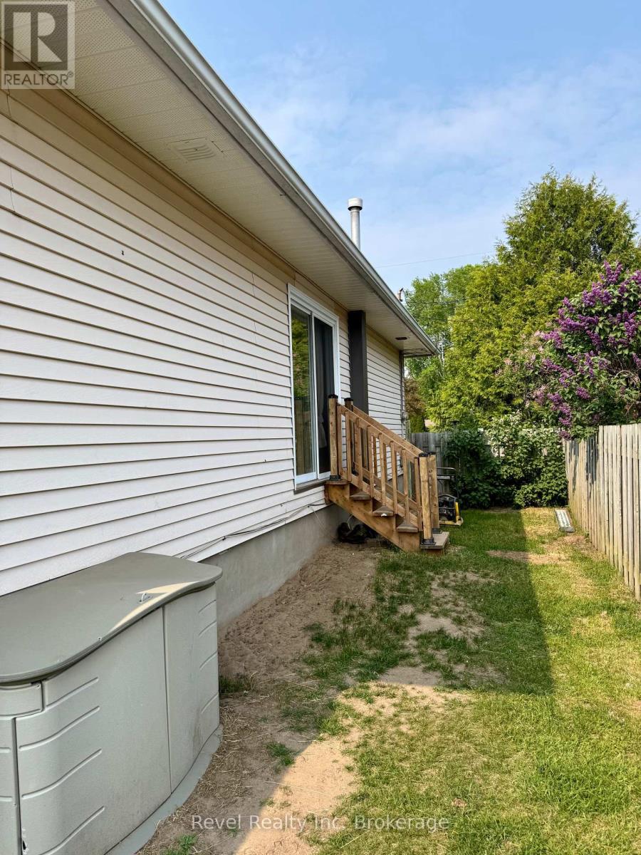 105 Strathcona Drive, North Bay (Ferris), Ontario  P1A 2N5 - Photo 41 - X12209065