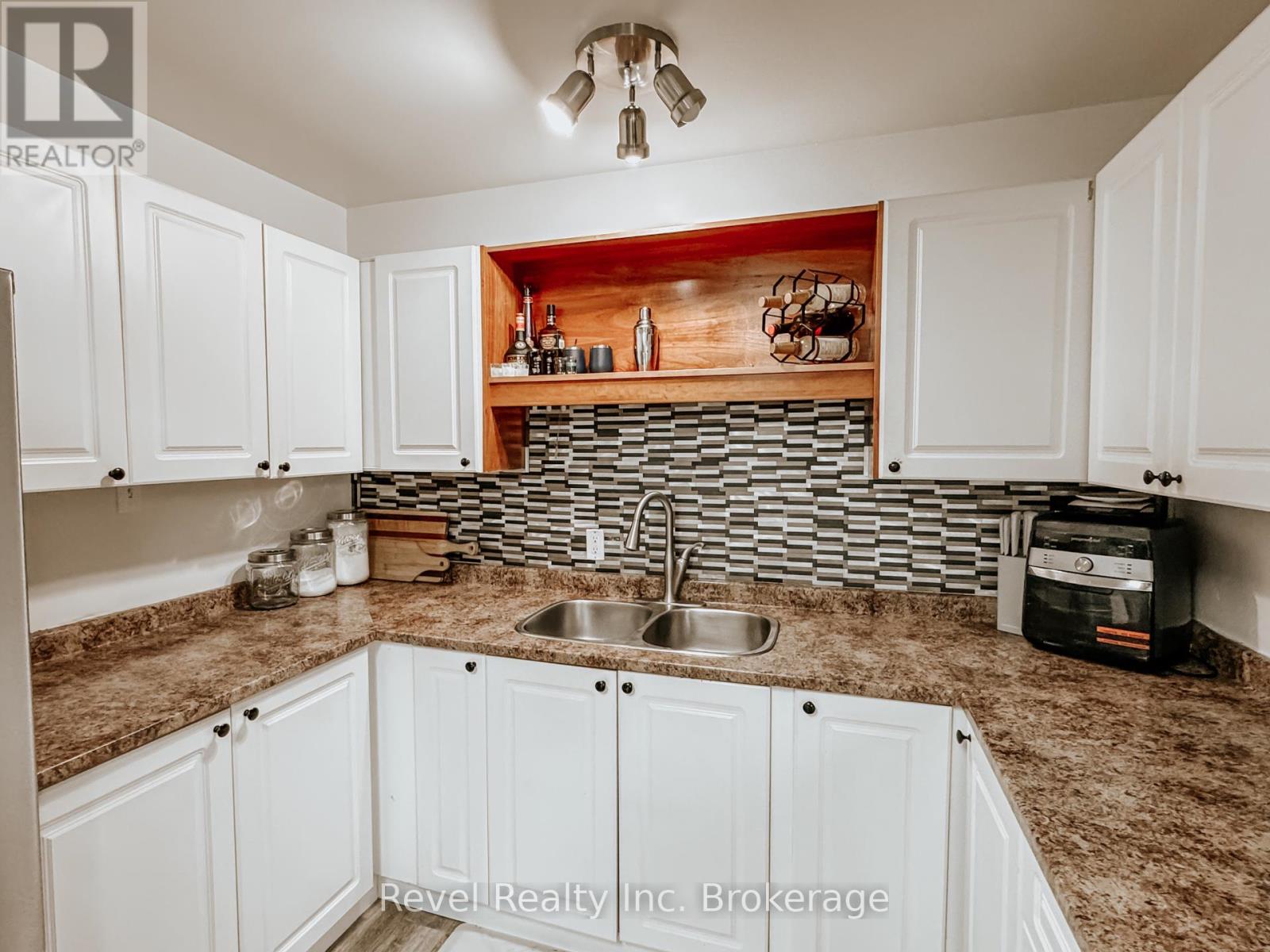 105 Strathcona Drive, North Bay (Ferris), Ontario  P1A 2N5 - Photo 6 - X12209065