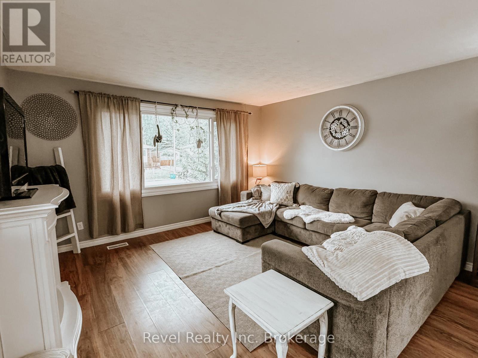 105 Strathcona Drive, North Bay (Ferris), Ontario  P1A 2N5 - Photo 9 - X12209065
