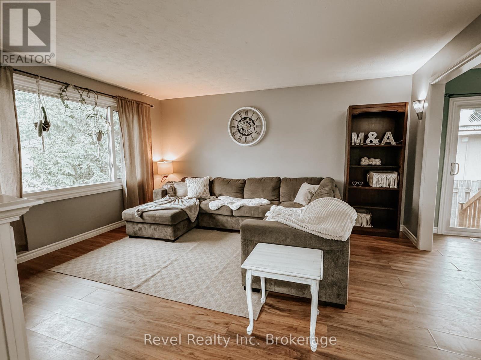 105 Strathcona Drive, North Bay (Ferris), Ontario  P1A 2N5 - Photo 8 - X12209065