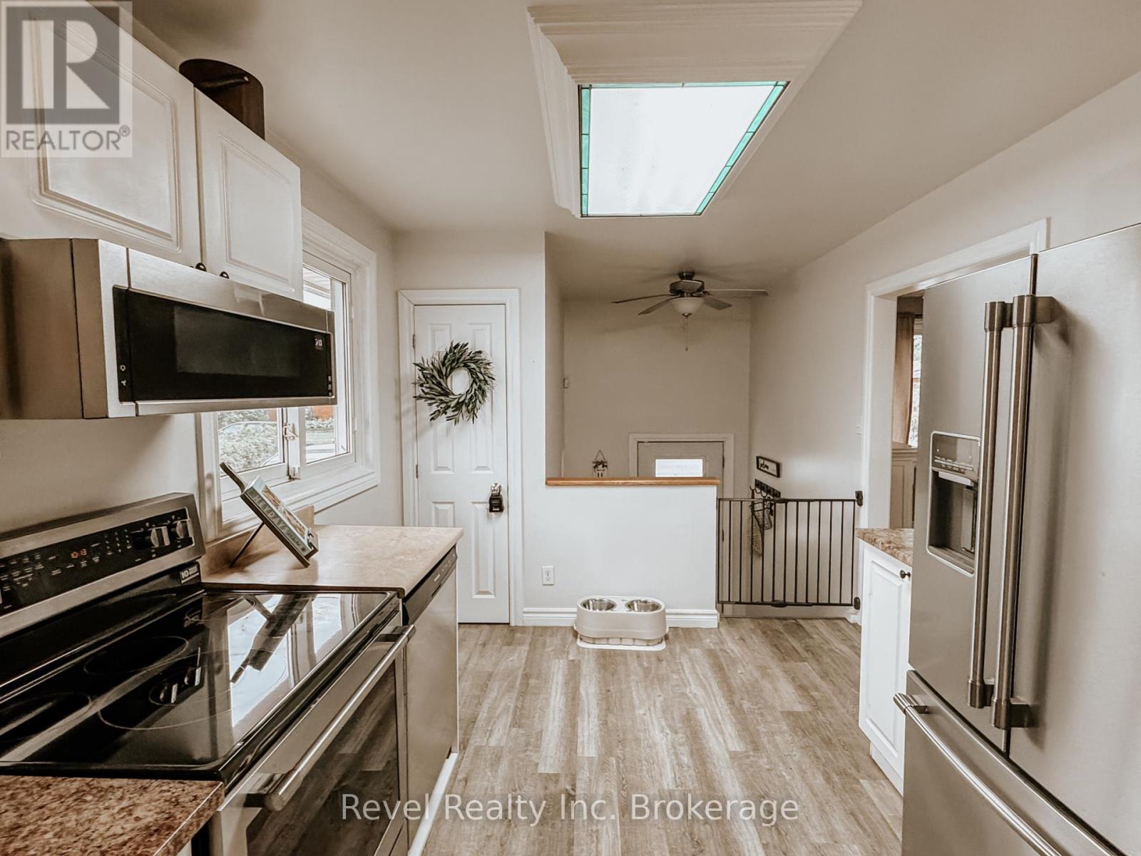 105 Strathcona Drive, North Bay (Ferris), Ontario  P1A 2N5 - Photo 7 - X12209065