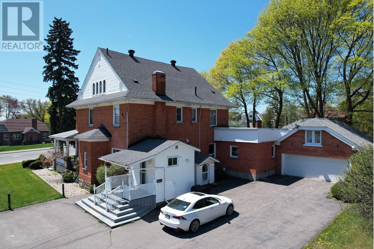 1048 Queen St E, Sault Ste. Marie, Ontario  P6A 2C7 - Photo 2 - SM251414