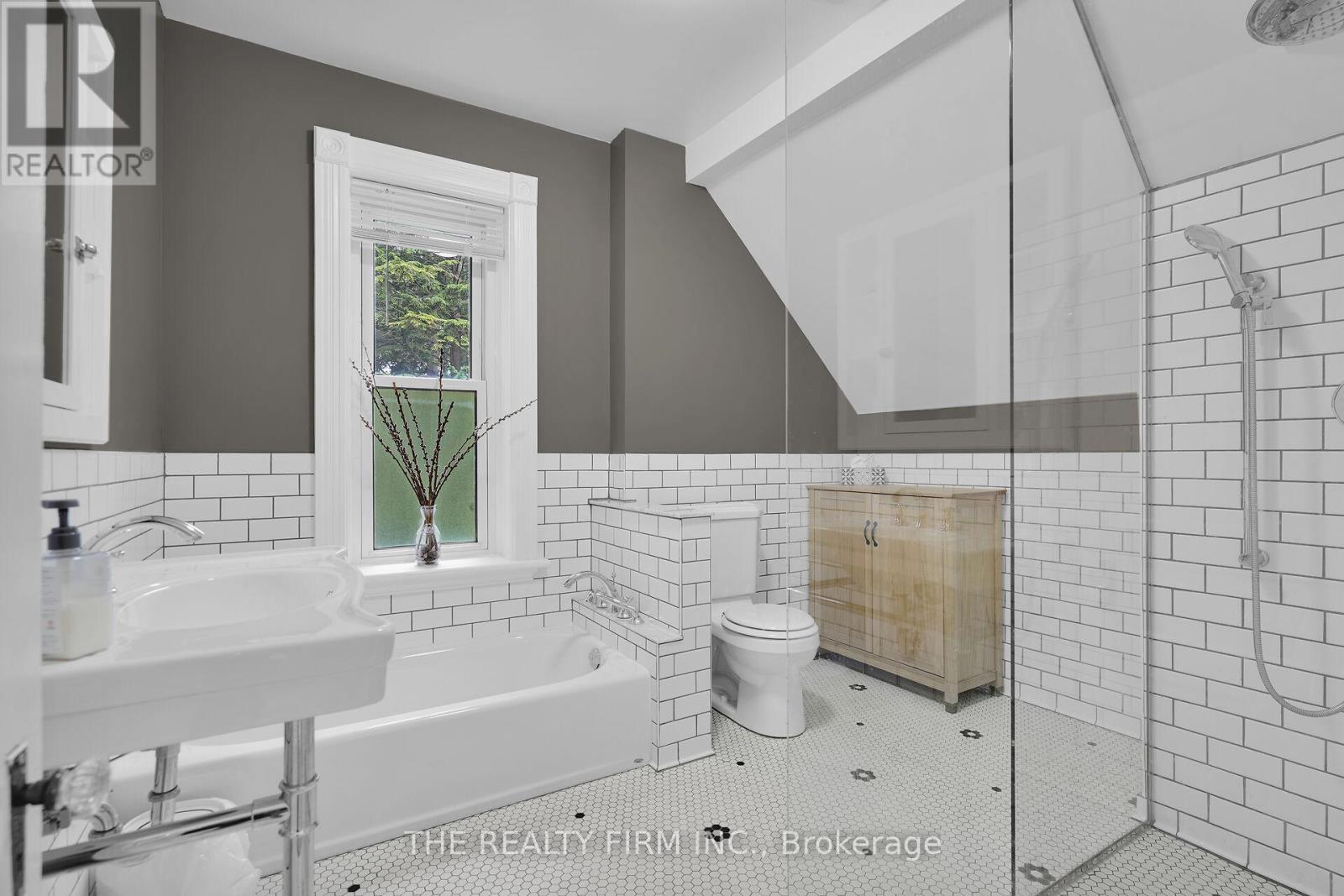 Photo 31 of 50 for 863 Maitland Street