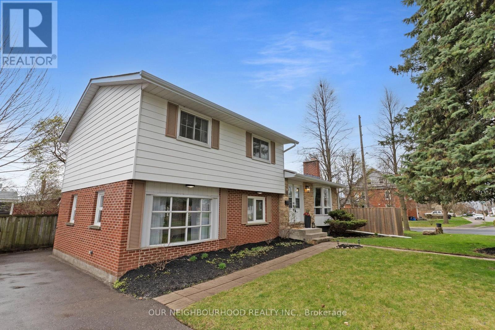 11 Ontario Street, Clarington (Bowmanville), Ontario  L1C 2R9 - Photo 2 - E12209387
