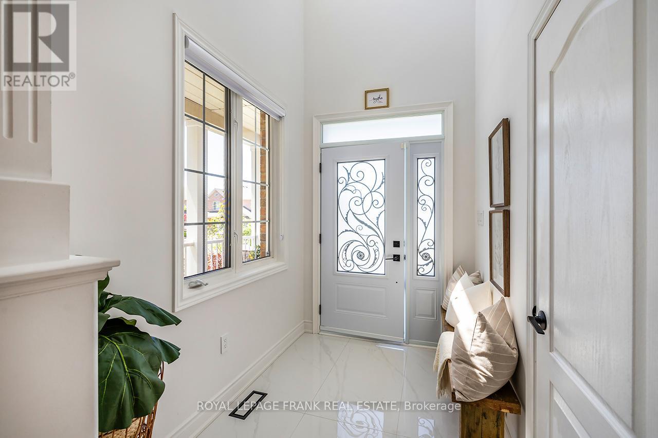 1533 Clearbrook Drive, Oshawa, Ontario  L1K 2P6 - Photo 4 - E12209402