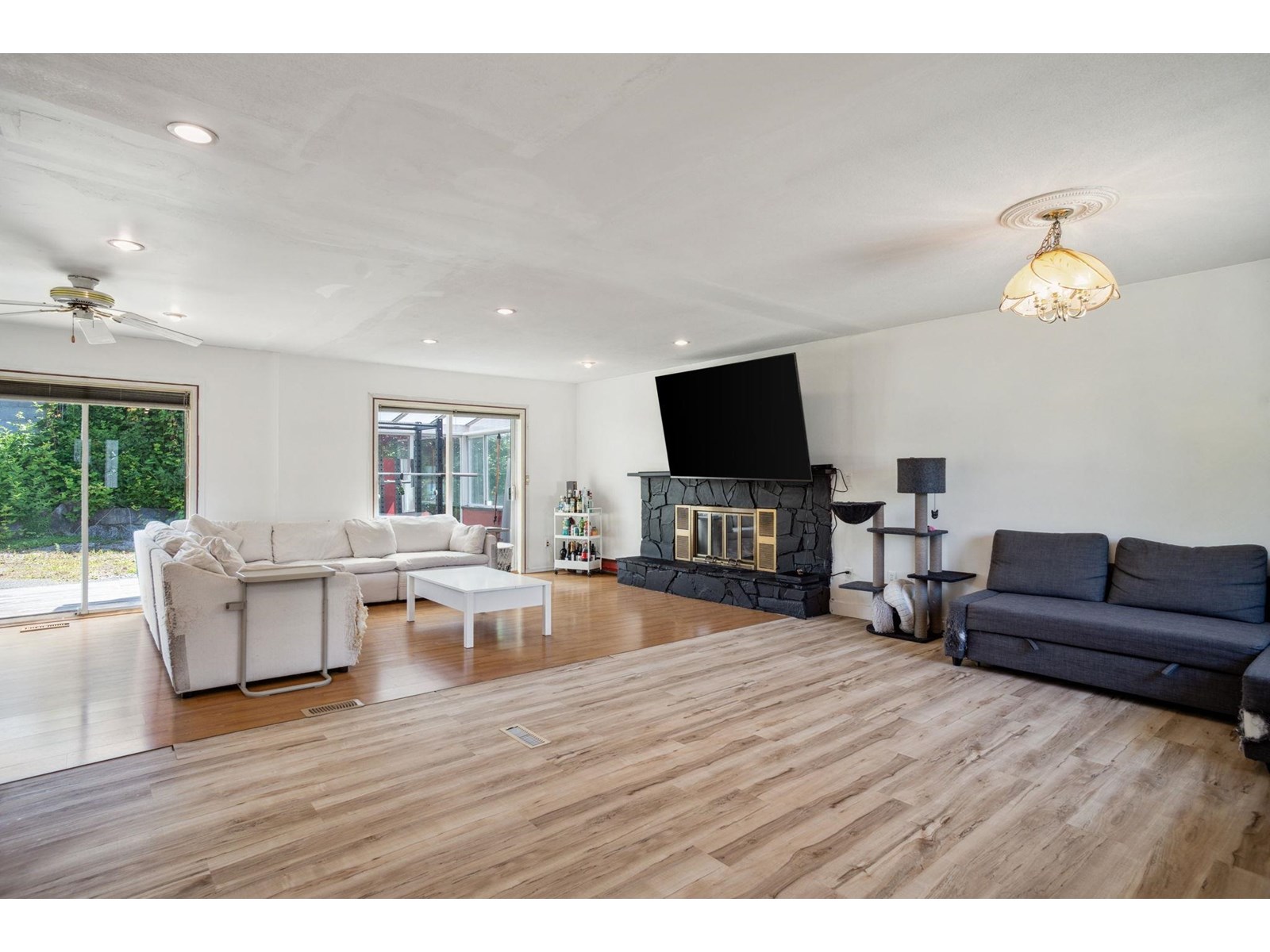 15237 Hummingbird Place, Surrey, British Columbia  V3R 6T7 - Photo 4 - R3013494