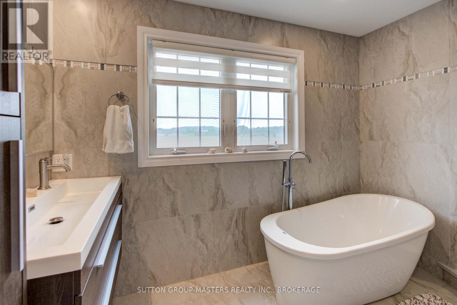 302 Greens Road, Leeds And The Thousand Islands, Ontario  K0H 2N0 - Photo 17 - X12209485