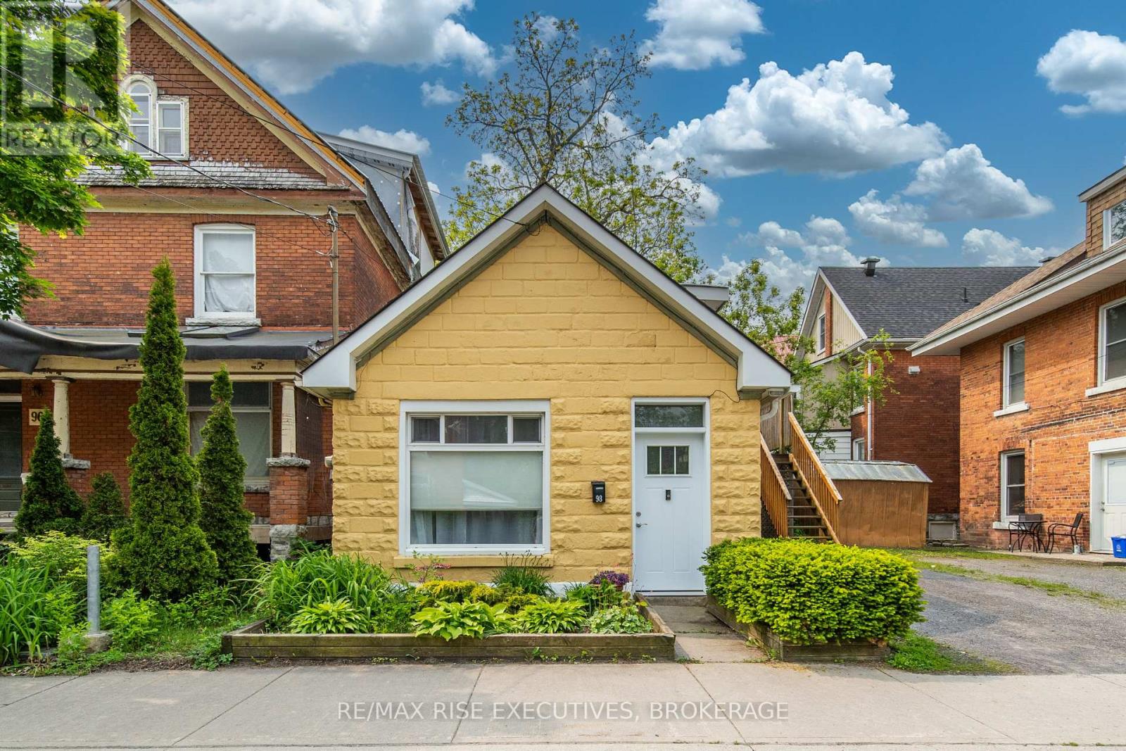 98 Mack Street, Kingston (Central City East), Ontario  K7L 1N9 - Photo 1 - X12209523