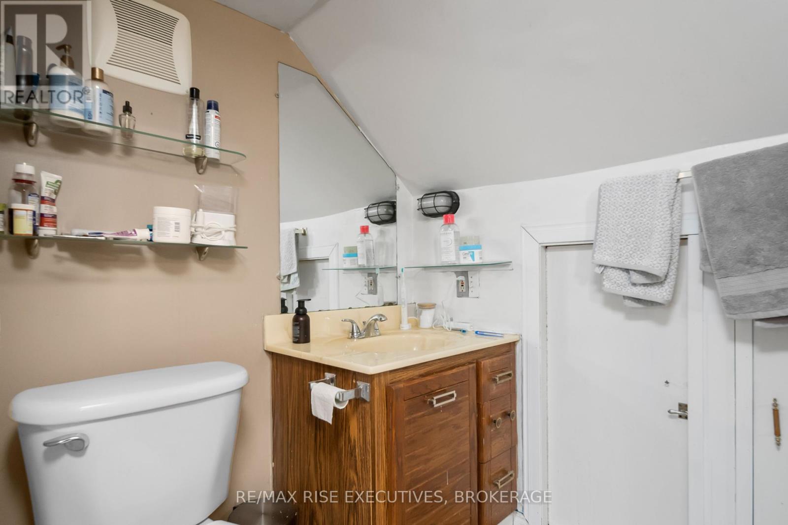 98 Mack Street, Kingston (Central City East), Ontario  K7L 1N9 - Photo 22 - X12209523