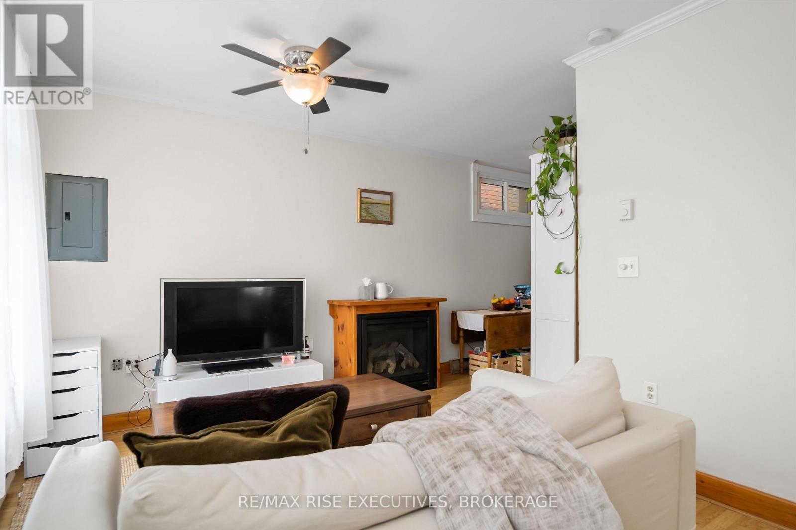 98 Mack Street, Kingston (Central City East), Ontario  K7L 1N9 - Photo 5 - X12209523