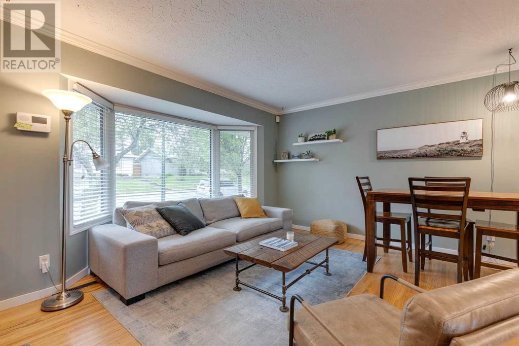 34 Wimbledon Crescent Sw, Calgary, Alberta  T3C 3H7 - Photo 3 - A2227418