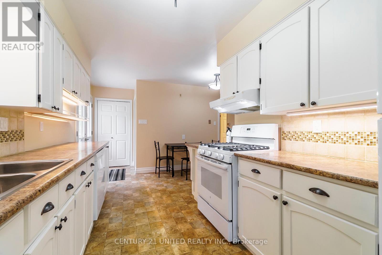 861 Hilliard Street, Peterborough North (South), Ontario  K9H 5R7 - Photo 13 - X12209439