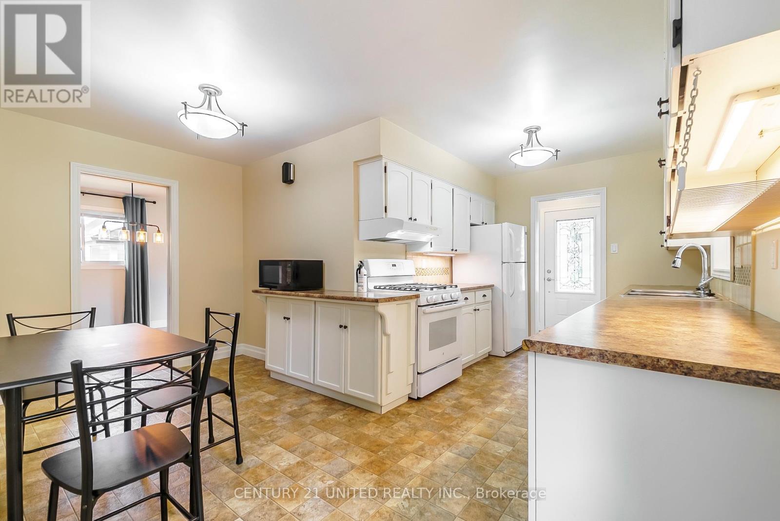 861 Hilliard Street, Peterborough North (South), Ontario  K9H 5R7 - Photo 14 - X12209439