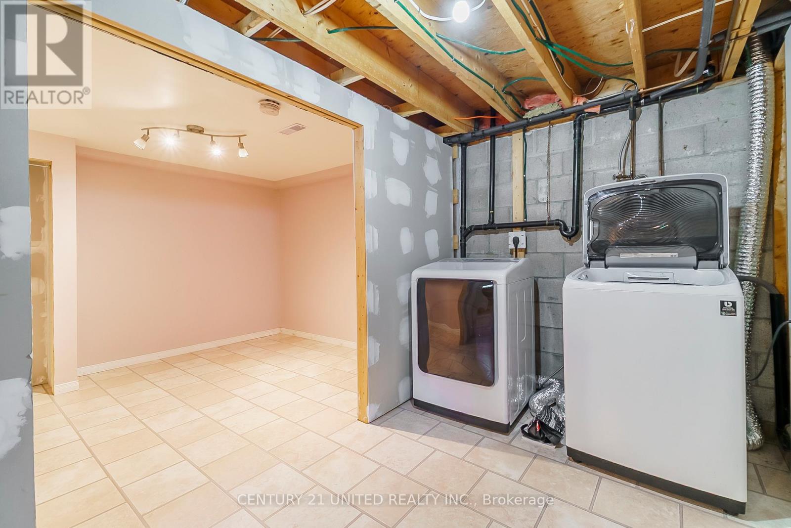 861 Hilliard Street, Peterborough North (South), Ontario  K9H 5R7 - Photo 28 - X12209439