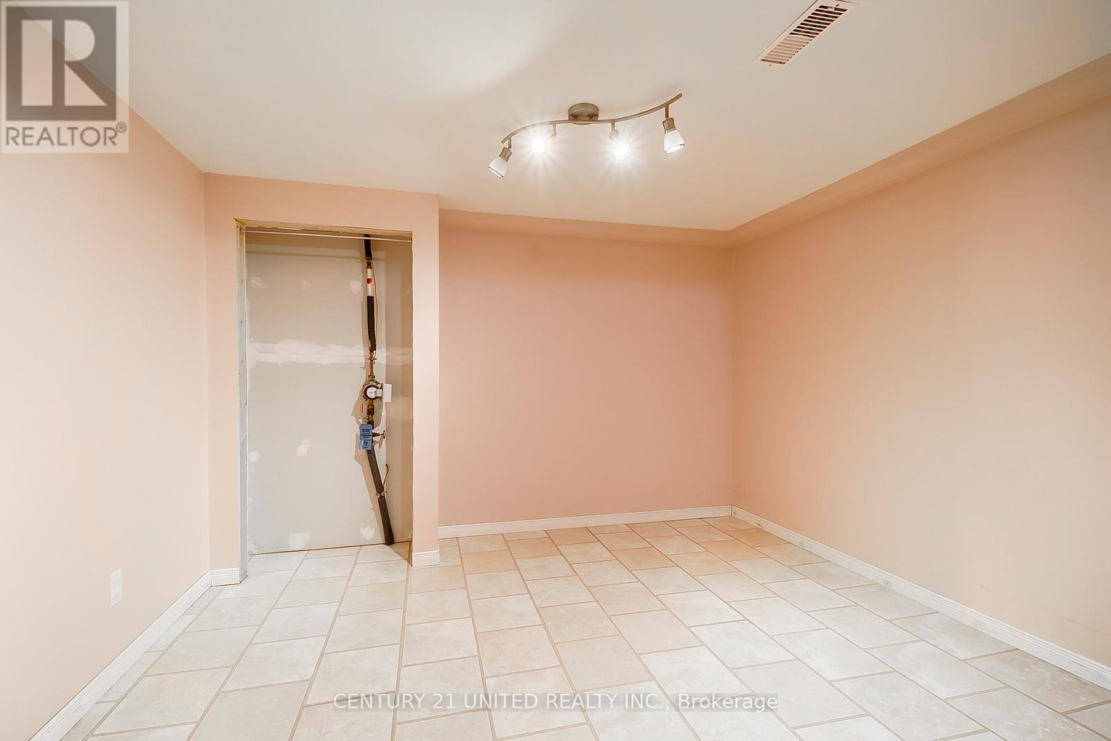 861 Hilliard Street, Peterborough North (South), Ontario  K9H 5R7 - Photo 29 - X12209439