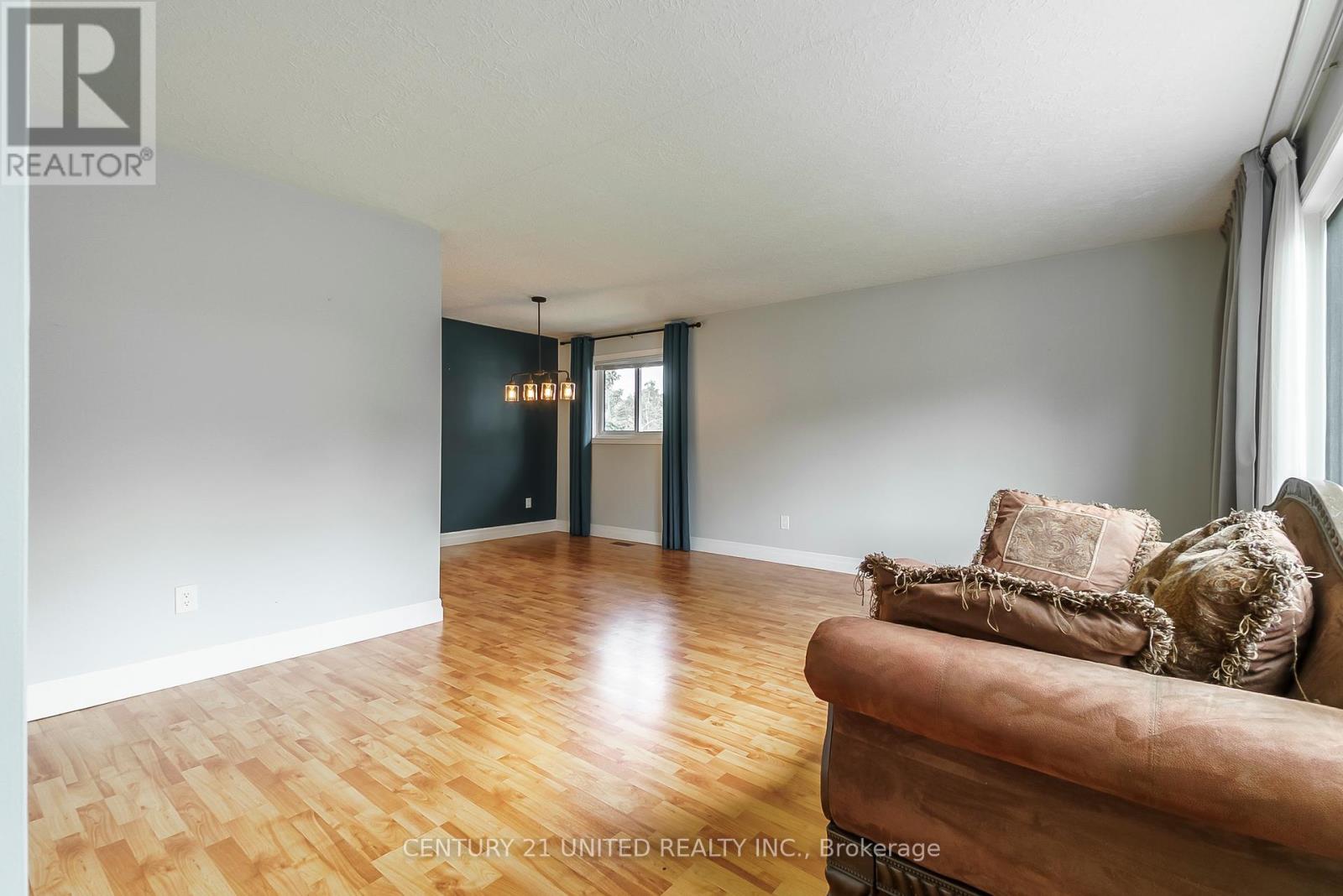 861 Hilliard Street, Peterborough North (South), Ontario  K9H 5R7 - Photo 5 - X12209439