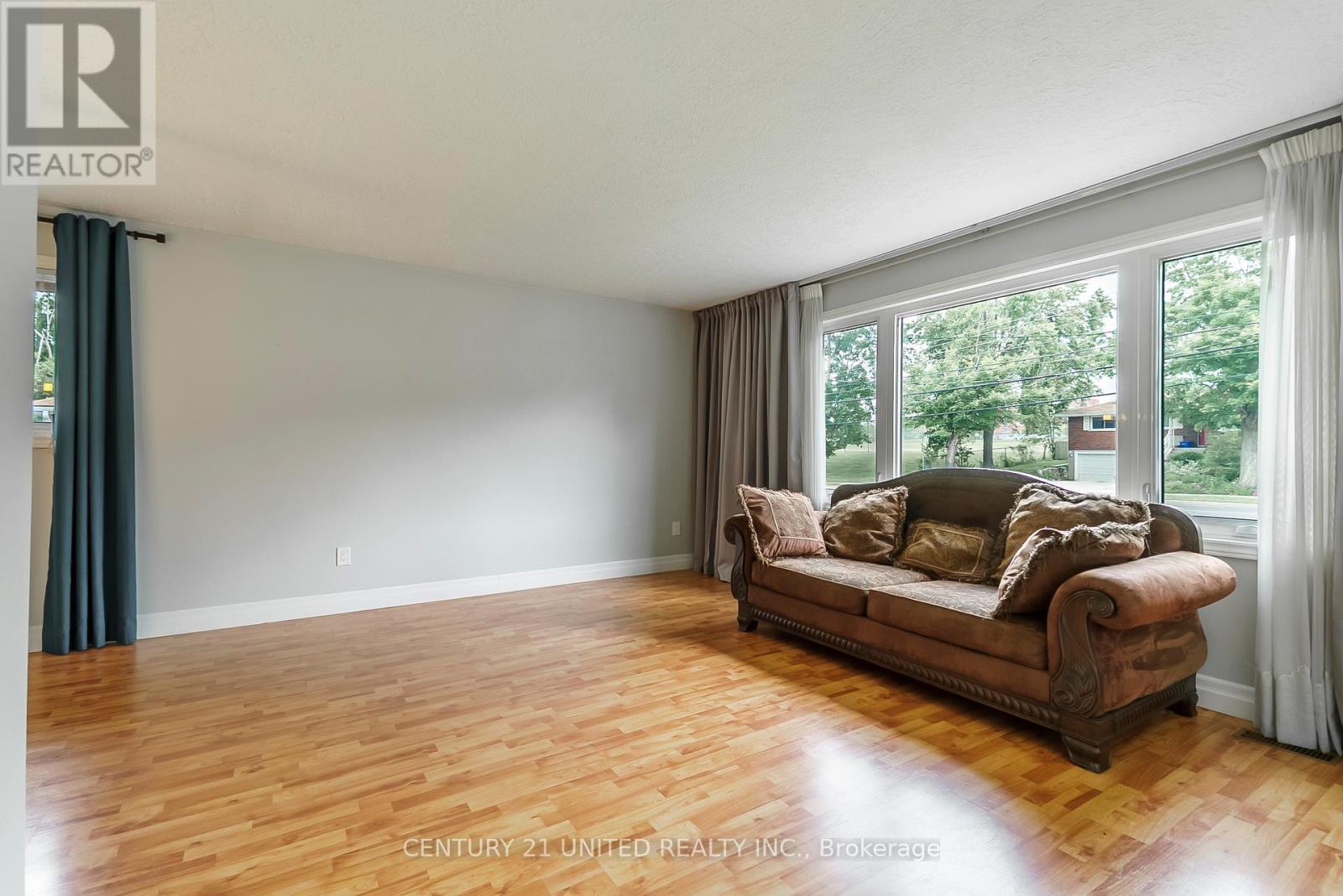 861 Hilliard Street, Peterborough North (South), Ontario  K9H 5R7 - Photo 6 - X12209439