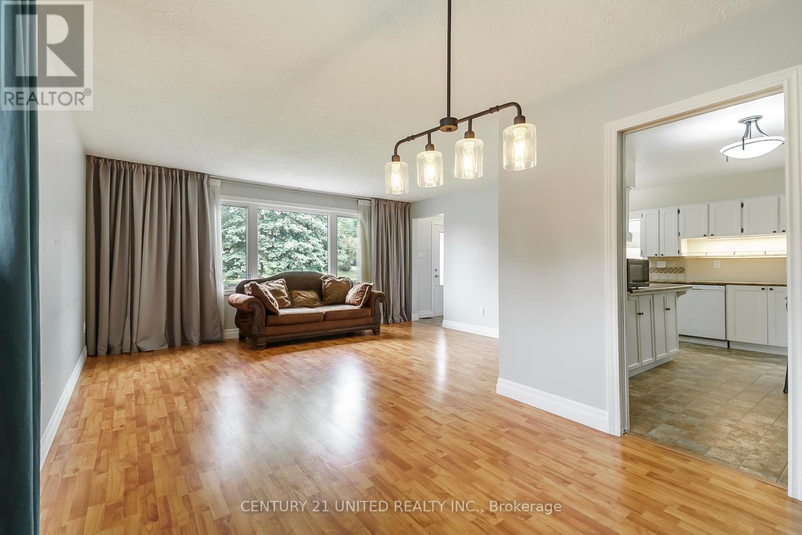 861 Hilliard Street, Peterborough North (South), Ontario  K9H 5R7 - Photo 7 - X12209439