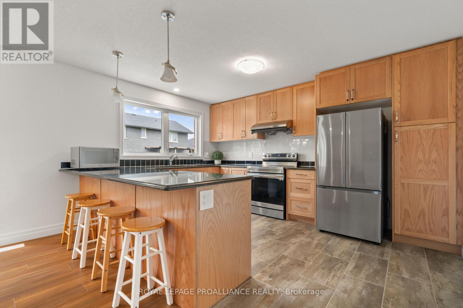 54 Lanark Drive, Belleville (Belleville Ward), Ontario  K8N 0G7 - Photo 12 - X12209494