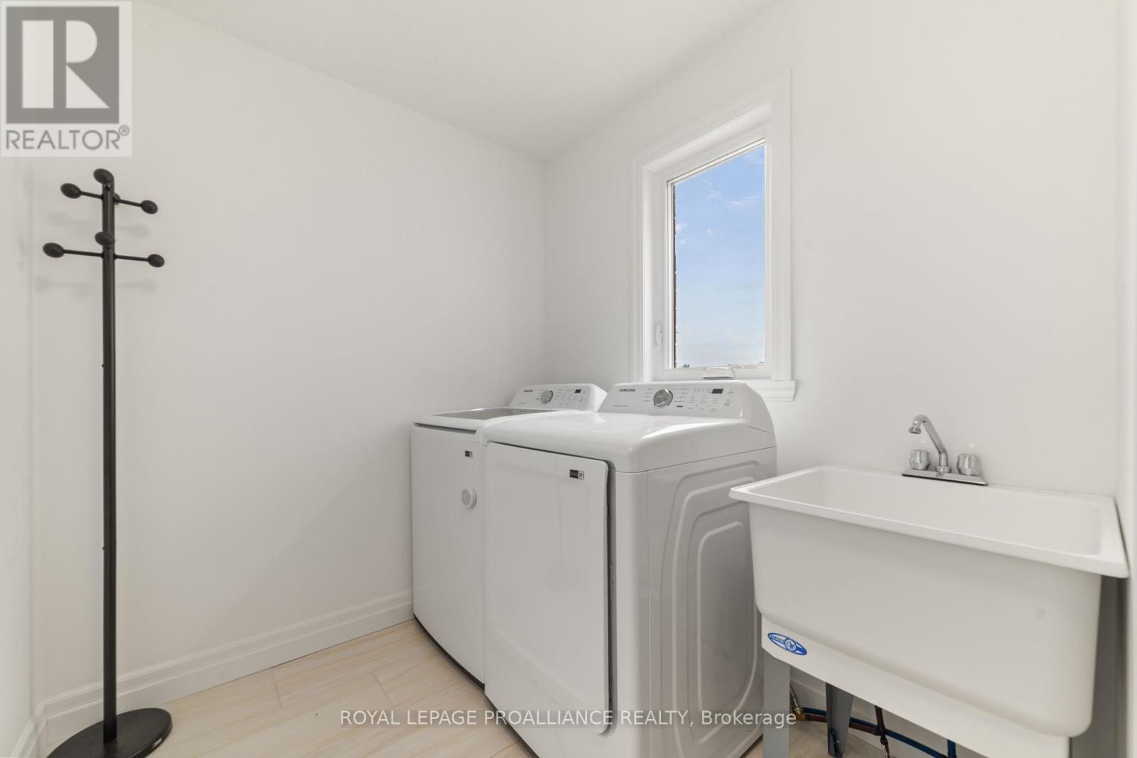 54 Lanark Drive, Belleville (Belleville Ward), Ontario  K8N 0G7 - Photo 8 - X12209494