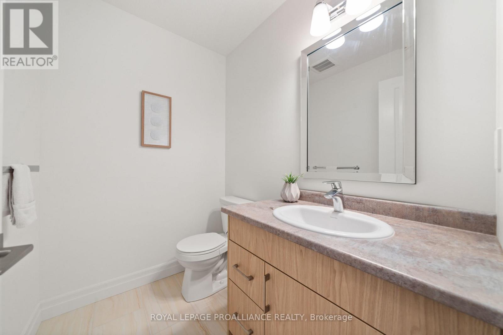 54 Lanark Drive, Belleville (Belleville Ward), Ontario  K8N 0G7 - Photo 9 - X12209494