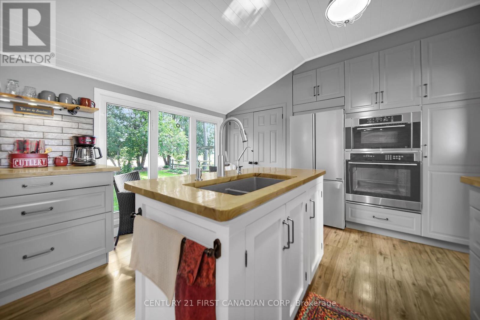 24631 Stalker Line, West Elgin, Ontario  N0L 2P0 - Photo 16 - X12209410