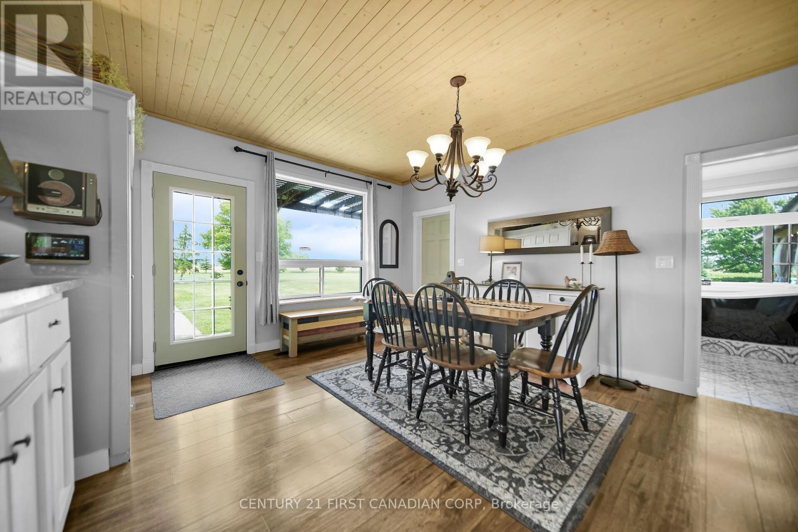 24631 Stalker Line, West Elgin, Ontario  N0L 2P0 - Photo 8 - X12209410