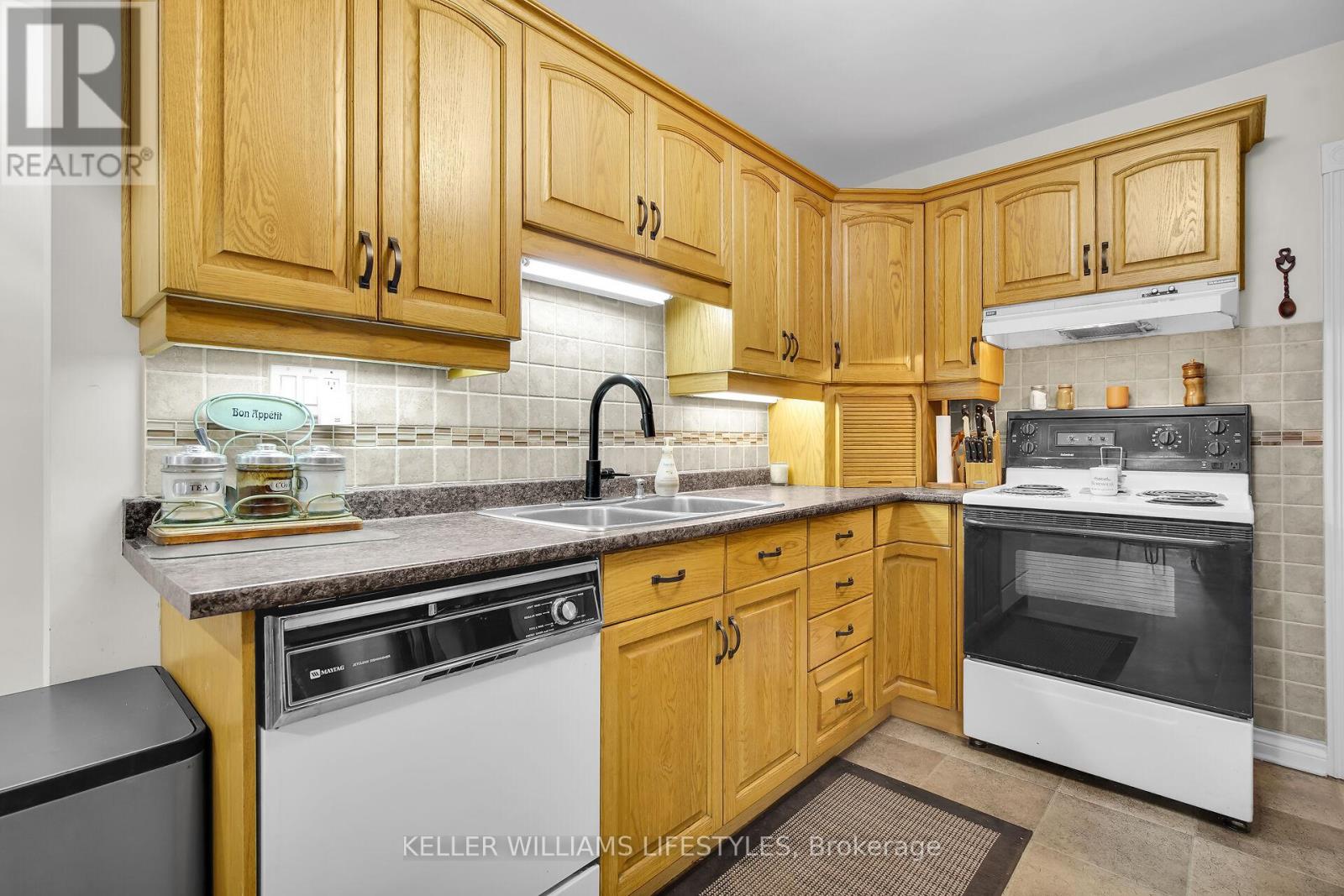 568 Sherene Terrace, London North (North P), Ontario  N6H 3J8 - Photo 16 - X12209441