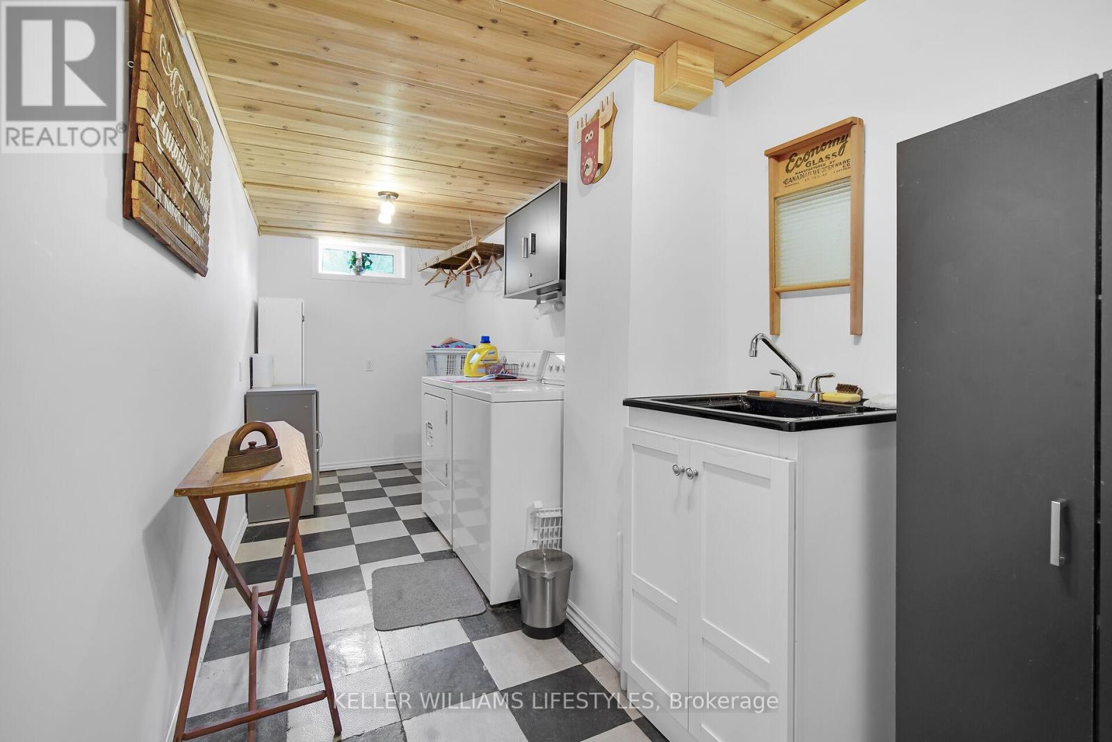568 Sherene Terrace, London North (North P), Ontario  N6H 3J8 - Photo 36 - X12209441