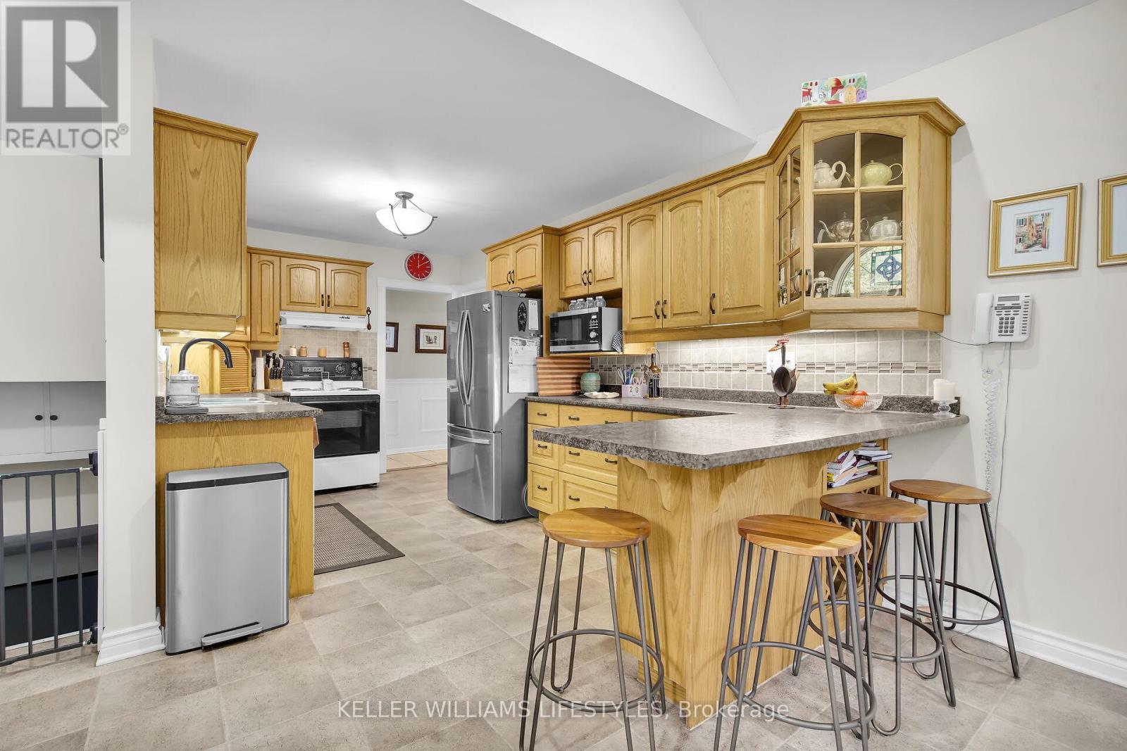 568 Sherene Terrace, London North (North P), Ontario  N6H 3J8 - Photo 4 - X12209441