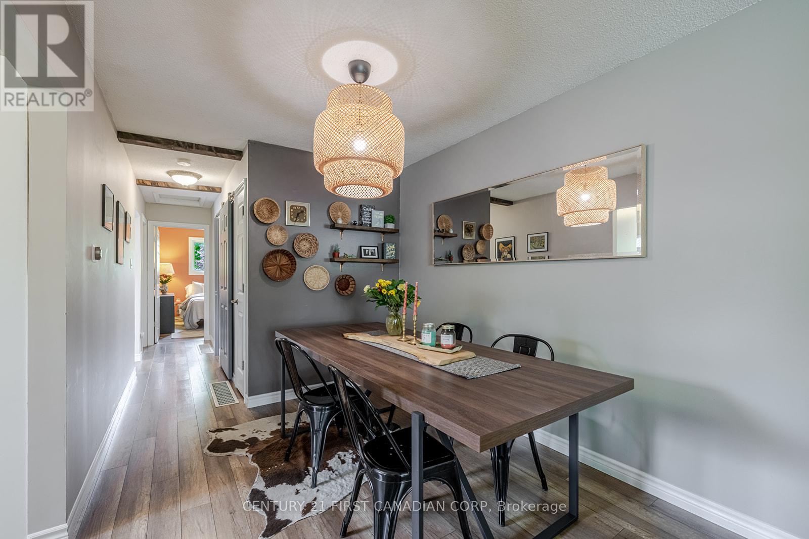 45 Downing Crescent, London South (South S), Ontario  N6C 3C7 - Photo 7 - X12209457
