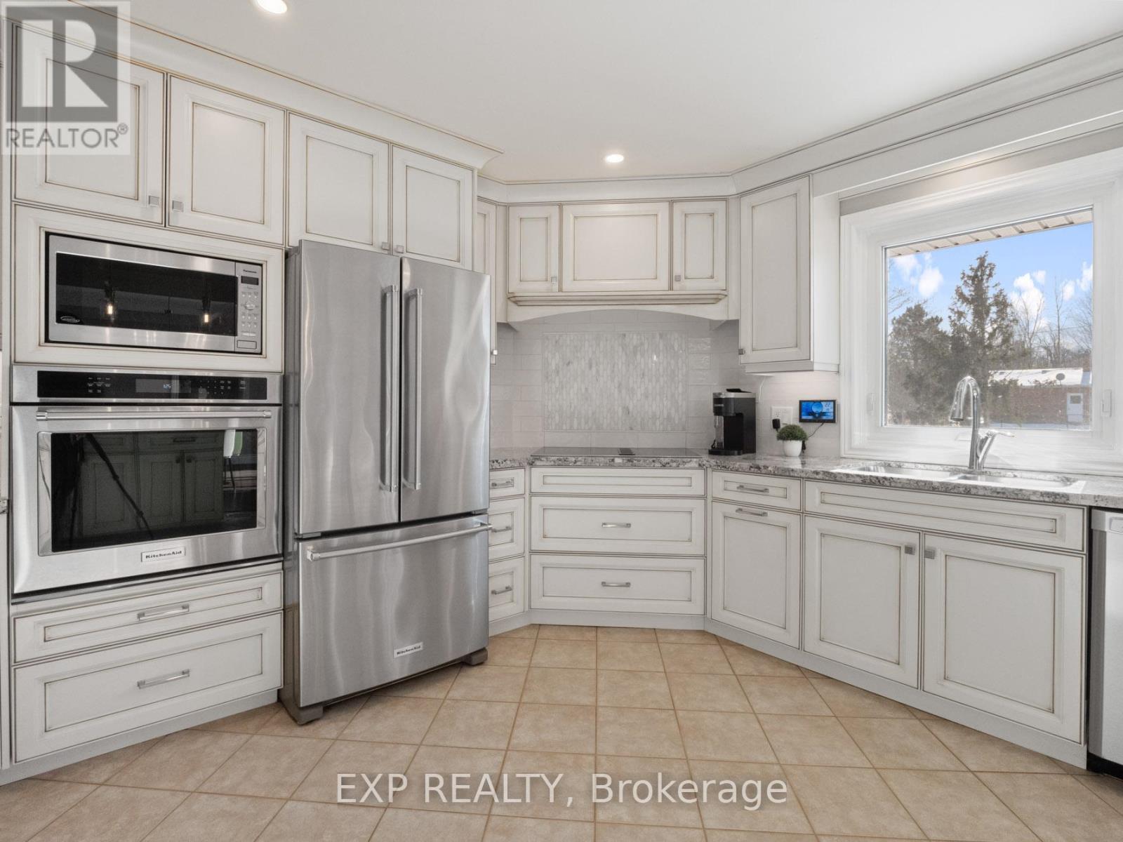 2189 Niagara Parkway, Fort Erie, Ontario  L2A 5M4 - Photo 13 - X12111106