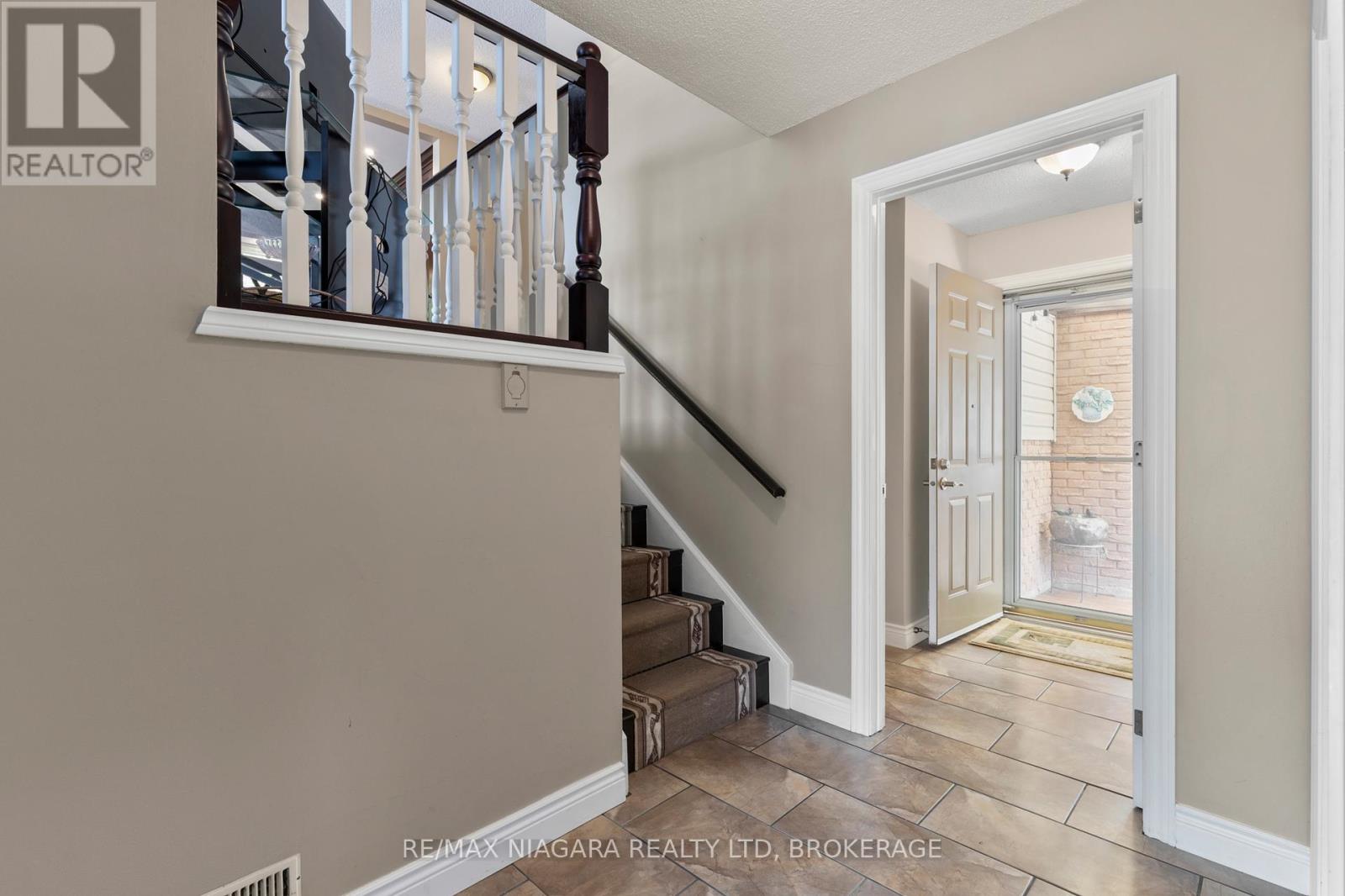 8410 Mundare Crescent, Niagara Falls, Ontario  L2G 7M5 - Photo 9 - X12207845