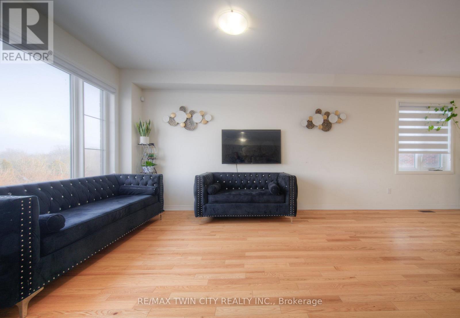 67 Crossmore Crescent, Cambridge, Ontario  N1S 0C7 - Photo 6 - X12196563