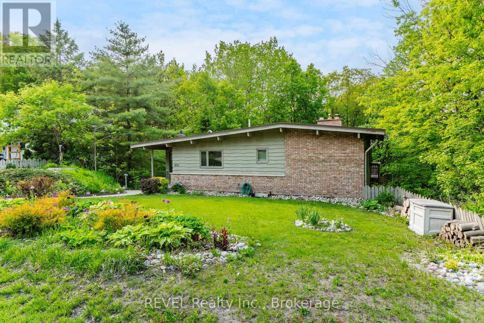 806 Victoria Street, Midland, Ontario  L4R 1B6 - Photo 2 - S12209376