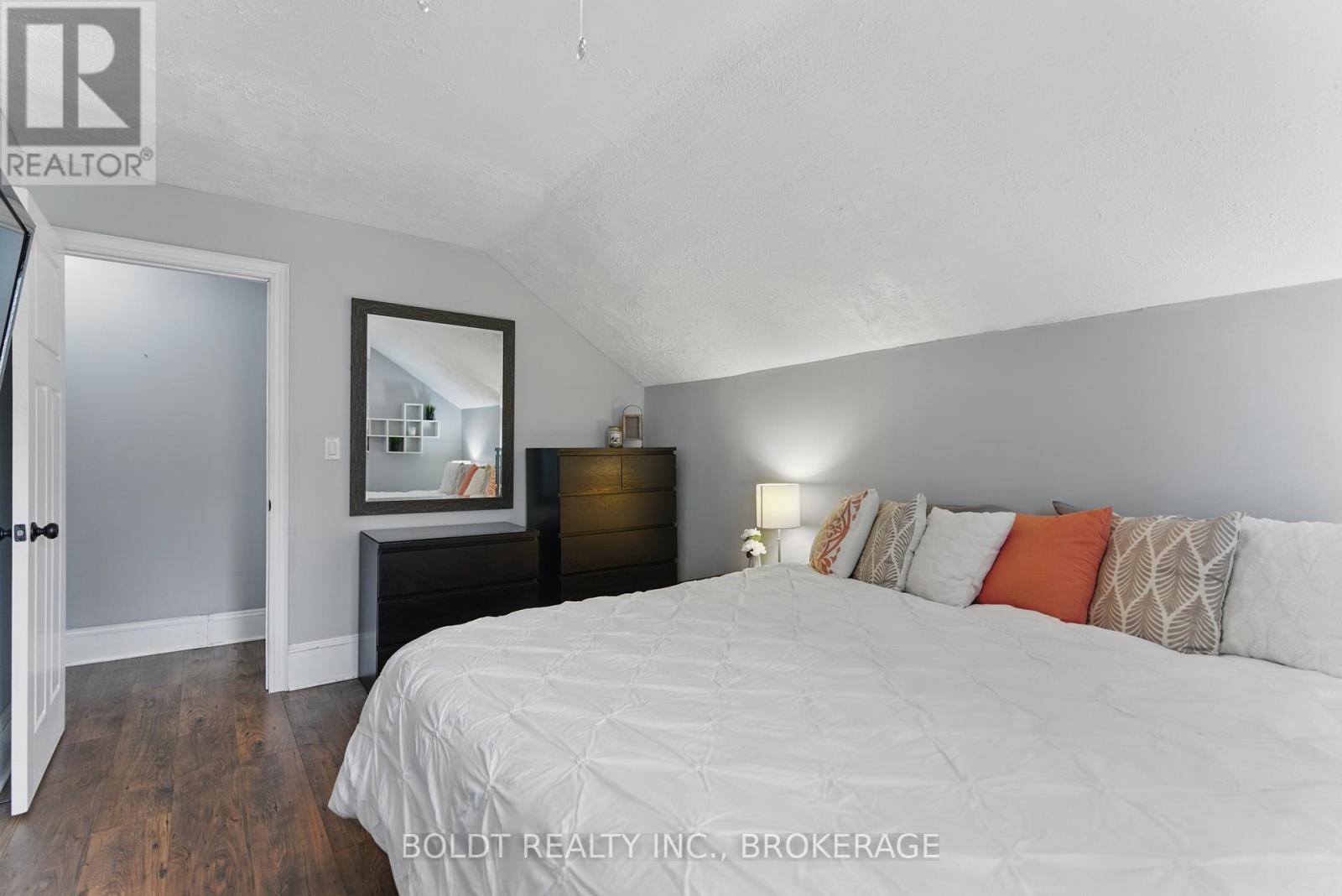 24-26 York Street, St. Catharines, Ontario  L2R 6B9 - Photo 13 - X12209514