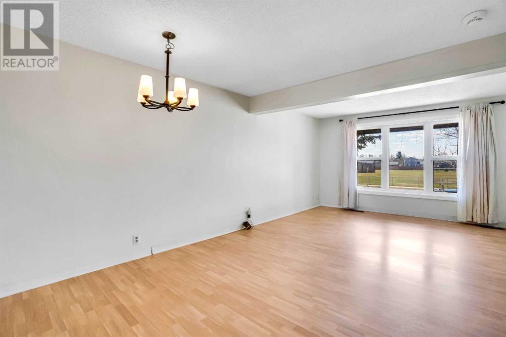 112 Castleridge Drive Ne, Calgary, Alberta  T3J 1Y8 - Photo 11 - A2213710