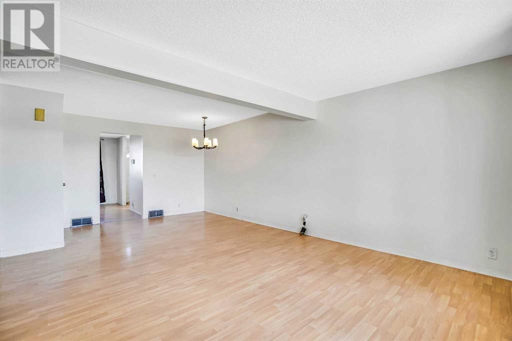 112 Castleridge Drive Ne, Calgary, Alberta  T3J 1Y8 - Photo 3 - A2213710