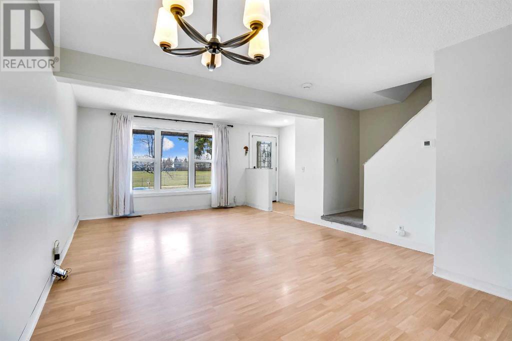 112 Castleridge Drive Ne, Calgary, Alberta  T3J 1Y8 - Photo 10 - A2213710