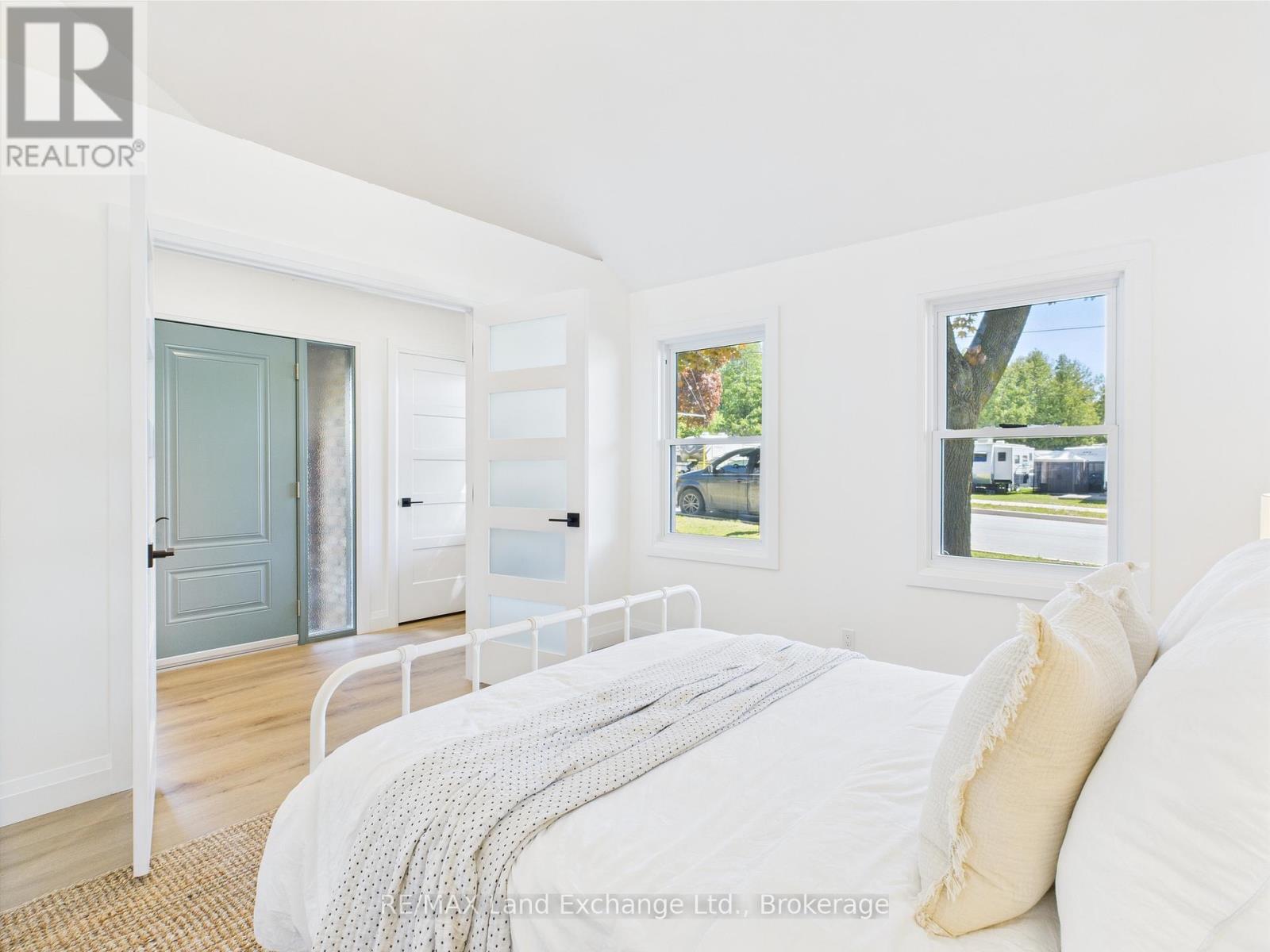 177 Durham Street, Kincardine, Ontario  N2Z 1A4 - Photo 4 - X12209407
