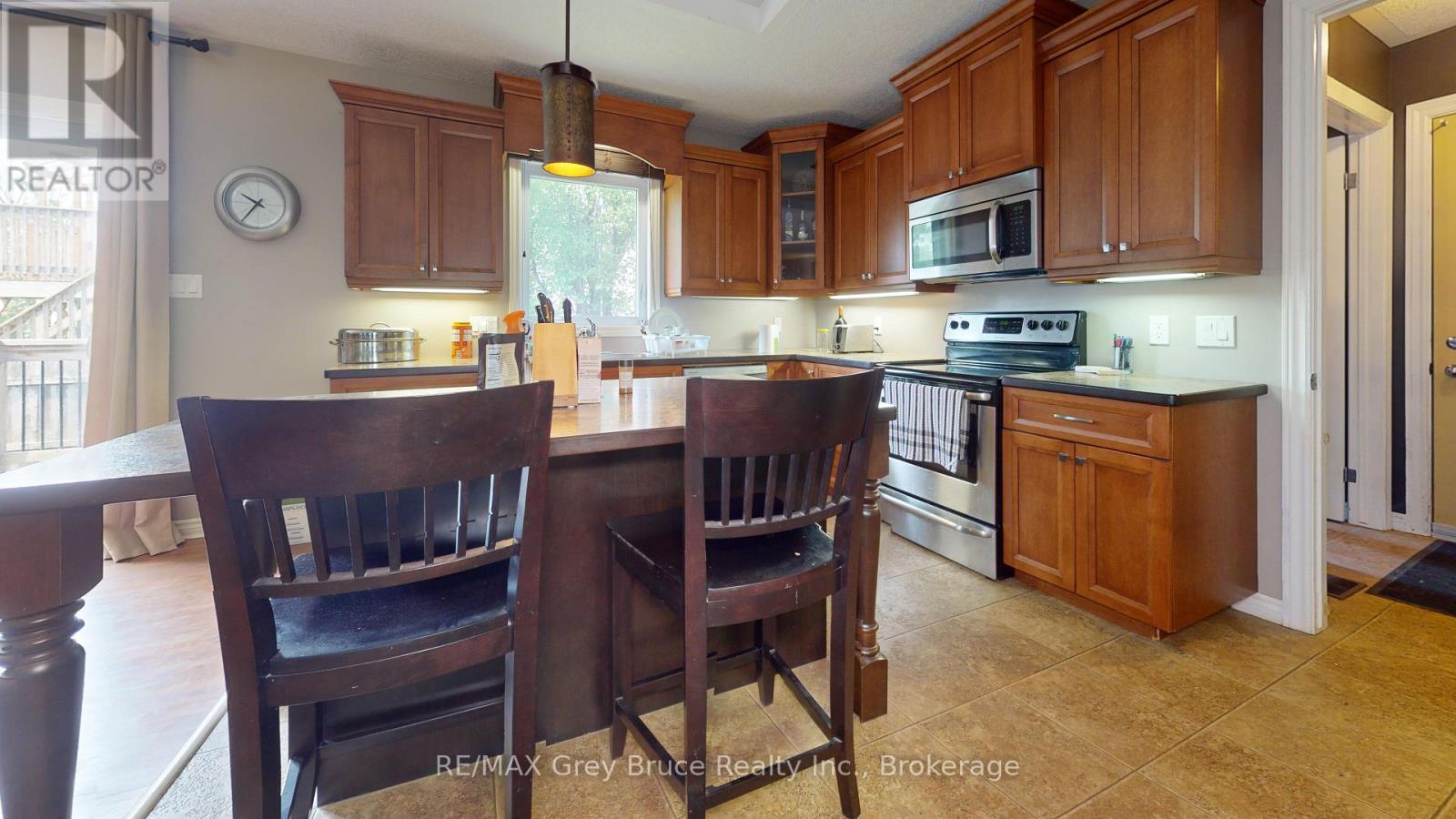 16 Paterson Street, Kincardine, Ontario  N0G 2T0 - Photo 9 - X12209483