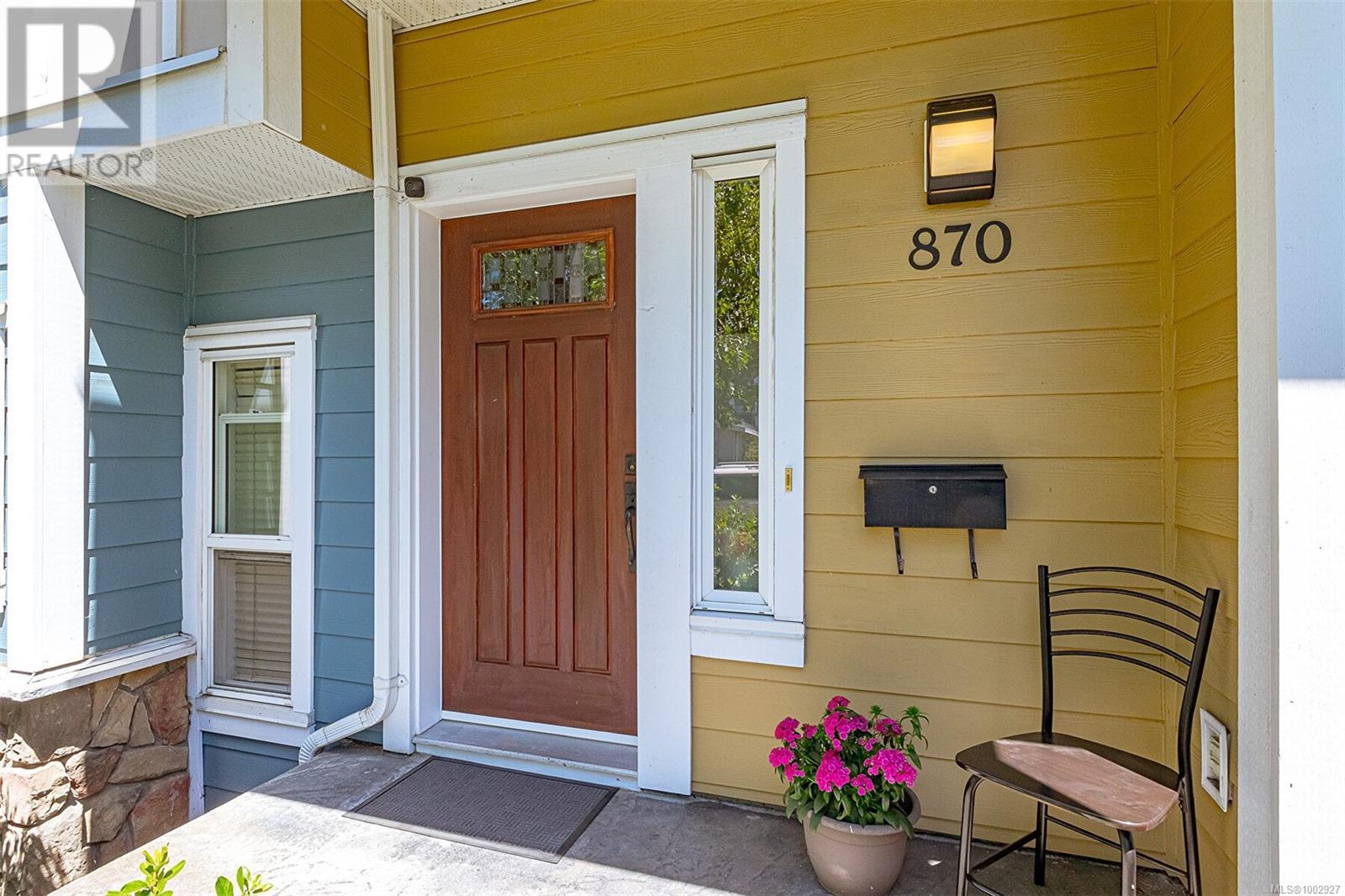 Property at 870 Brock Ave image 5