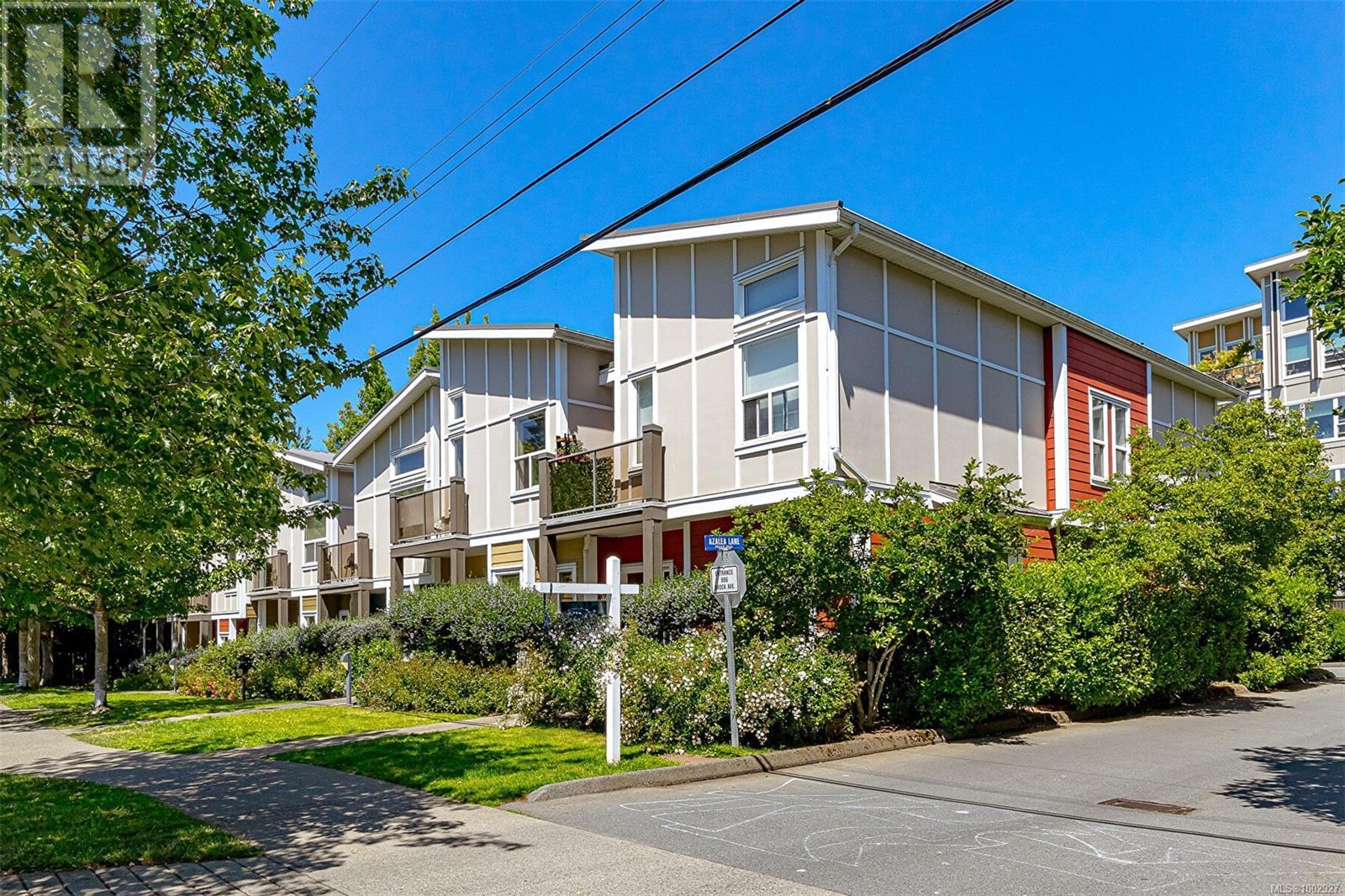 Property at 870 Brock Ave image 2