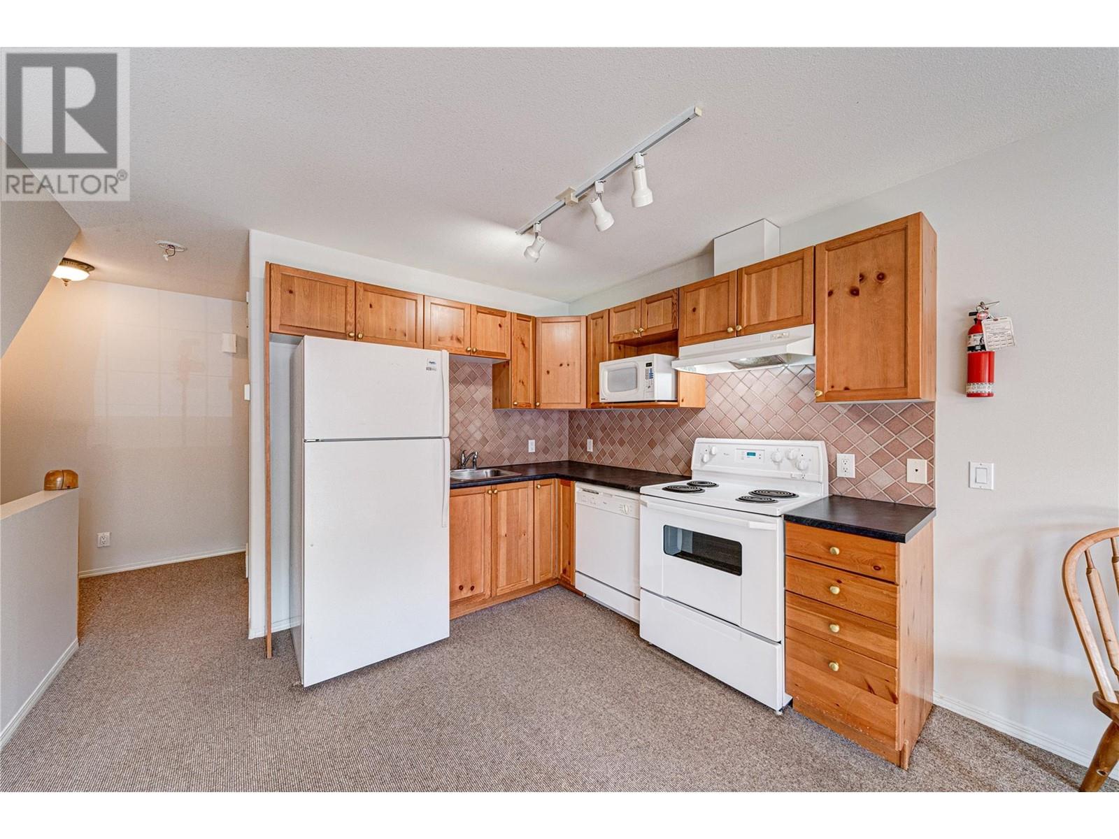 1200 Riverside Way Unit# 1216, Fernie, British Columbia  V0B 1M7 - Photo 4 - 10348173