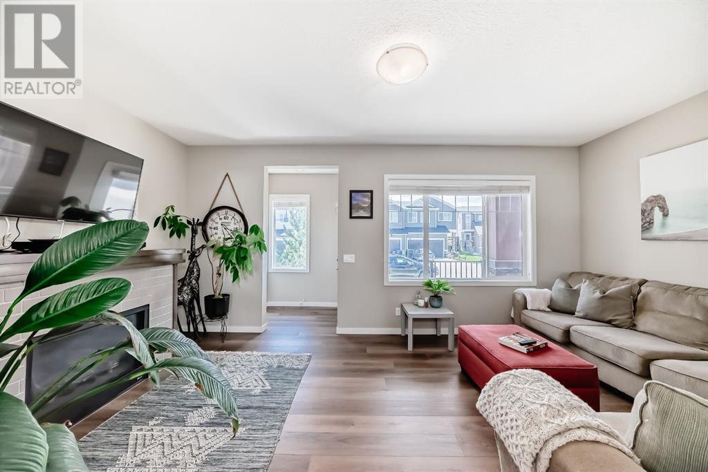 142 Fireside Cove, Cochrane, Alberta  T4C 0X4 - Photo 2 - A2224458