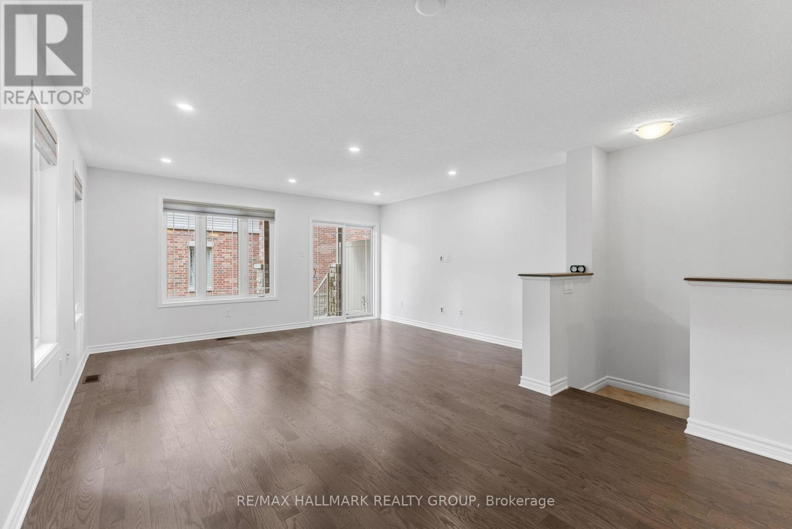 648 Danaca Private, Ottawa, Ontario  K1K 2V7 - Photo 15 - X12209334