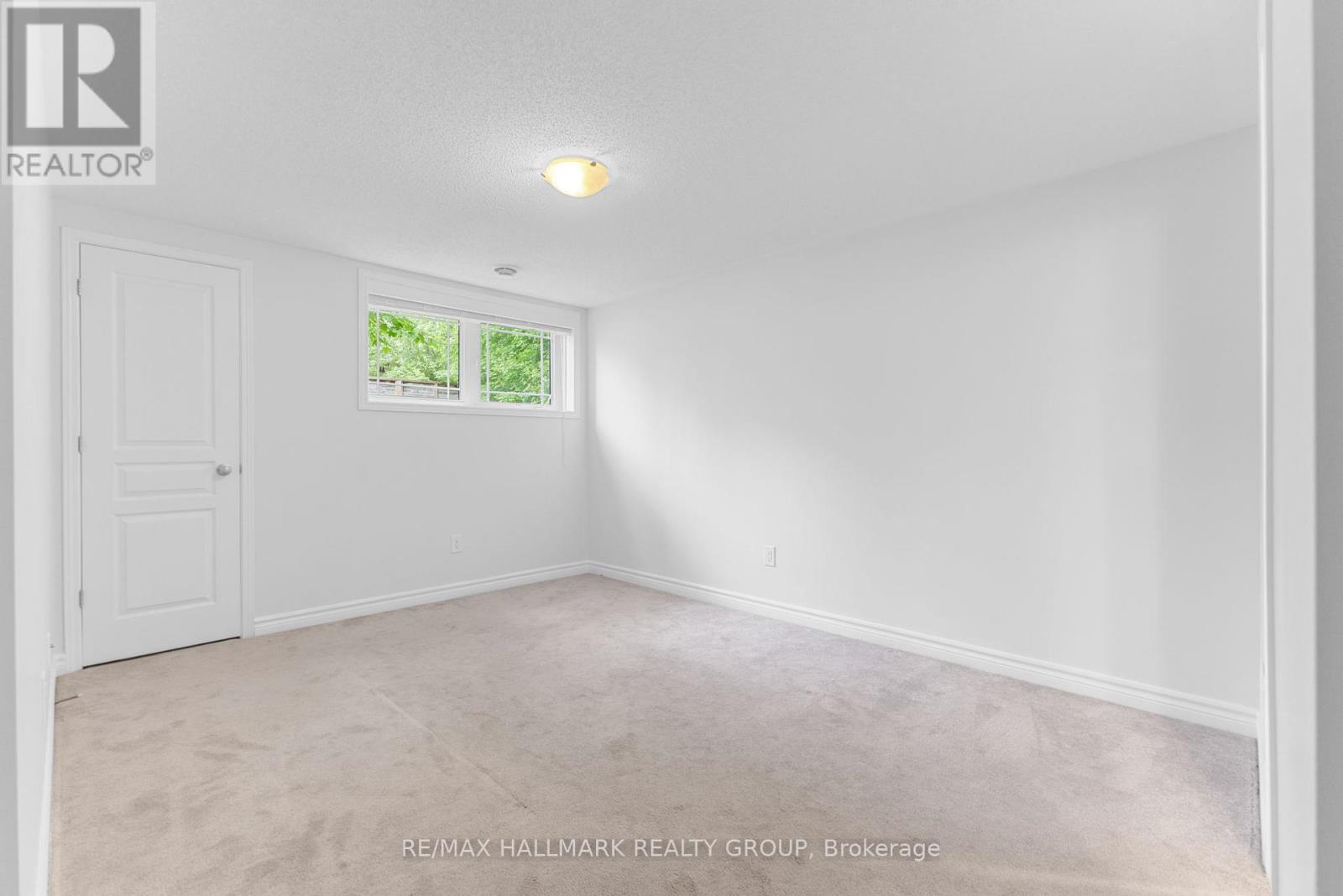 648 Danaca Private, Ottawa, Ontario  K1K 2V7 - Photo 20 - X12209334