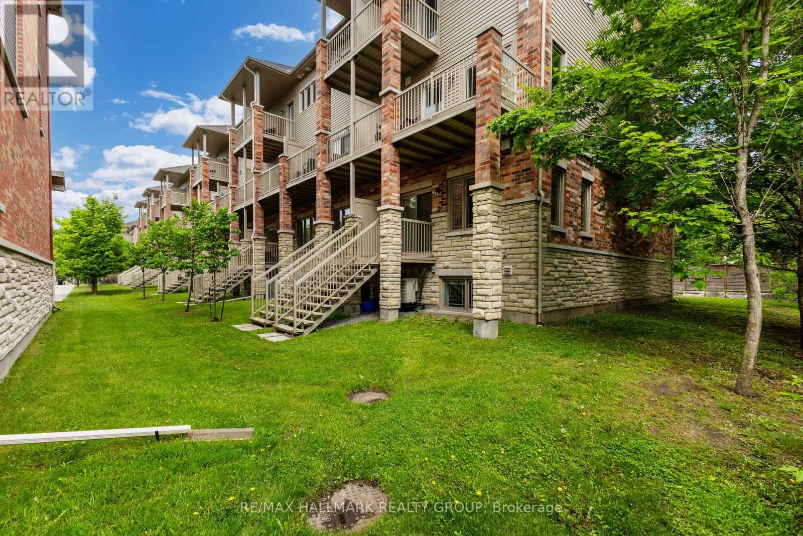 648 Danaca Private, Ottawa, Ontario  K1K 2V7 - Photo 31 - X12209334